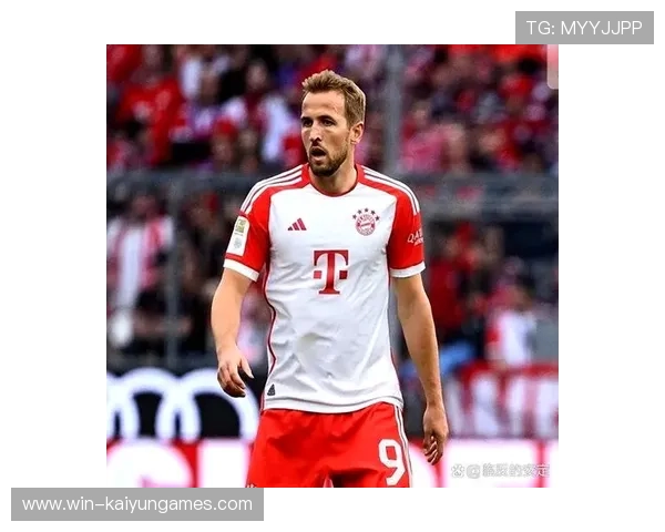 凯恩禁区背身轻巧分球，拜仁三线联动一气呵成